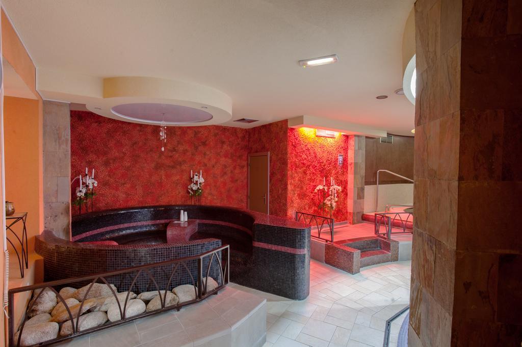 Hotel Magnus Trenčín Buitenkant foto