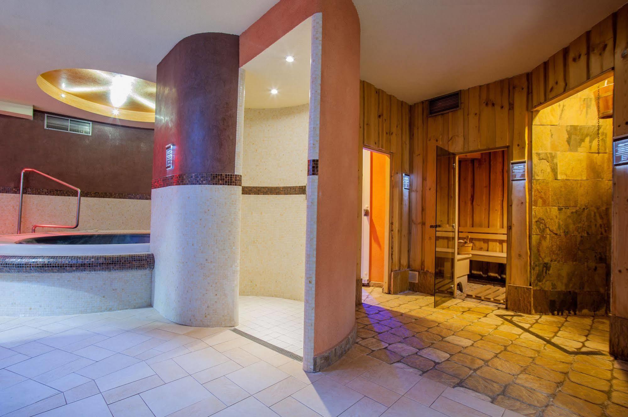 Hotel Magnus Trenčín Buitenkant foto